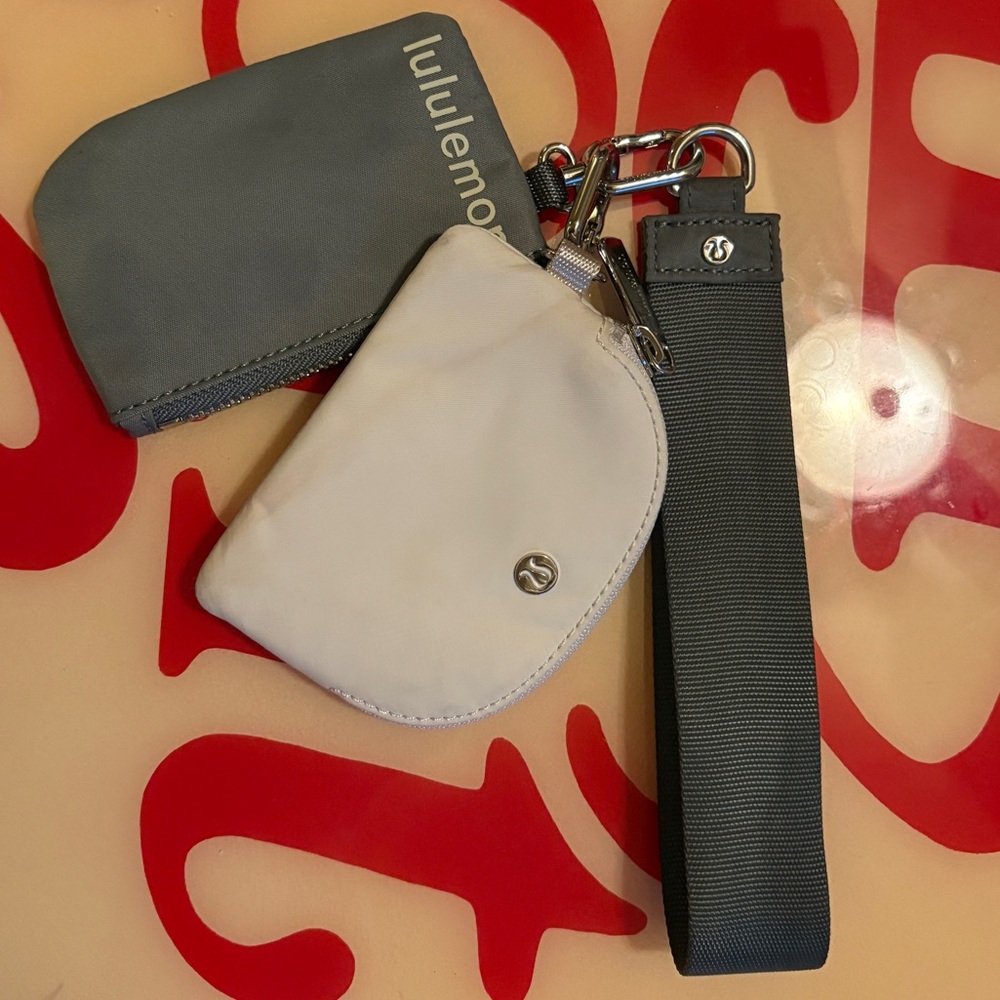 Lululemon wristlet wallet! Green and white